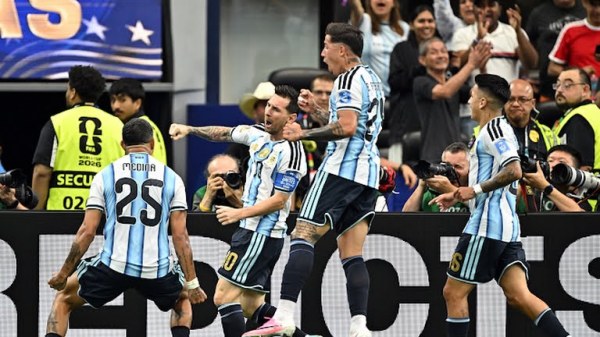 Con doblete de Messi clasifica Argentina a 16avos