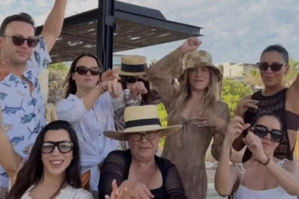 Michelle Salas celebra su cumpleaños en Los Cabos en medio de alarmas por Luis Miguel