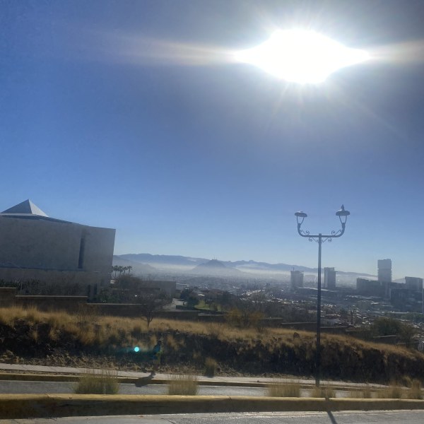 Amanece a 26°C y se encamina a un día de calor extremo