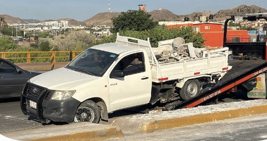 Accidente paraliza el Periférico de la Juventud