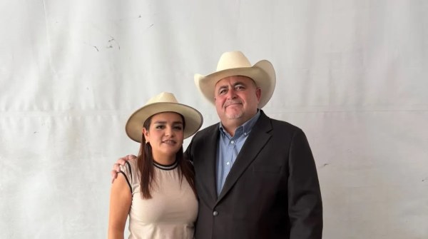 Se reúnen Grecia Quiroz y Julián Lebarón