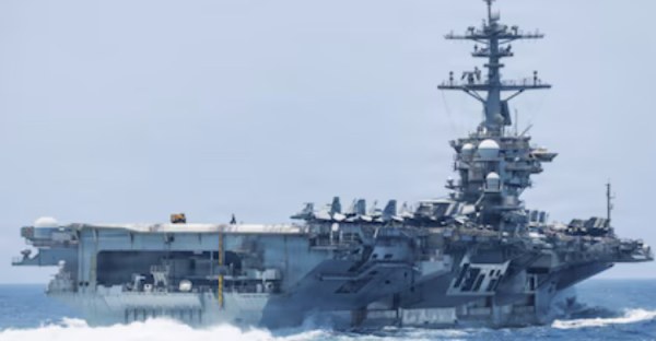 EE.UU. mantiene su armada en el Golfo mientras pacta con Irán