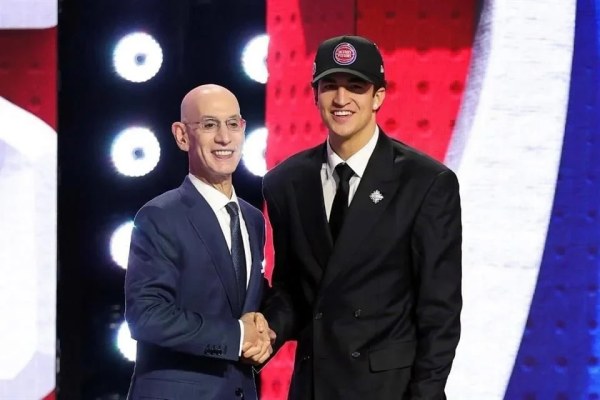 Eligen a Karim López en Draft de la NBA