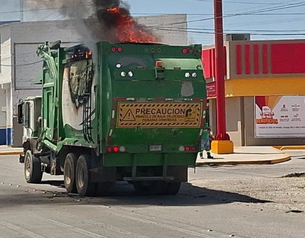 Se incendia camión de basura