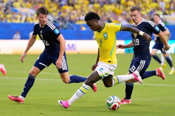 Golea Brasil 3-0 a Escocia
