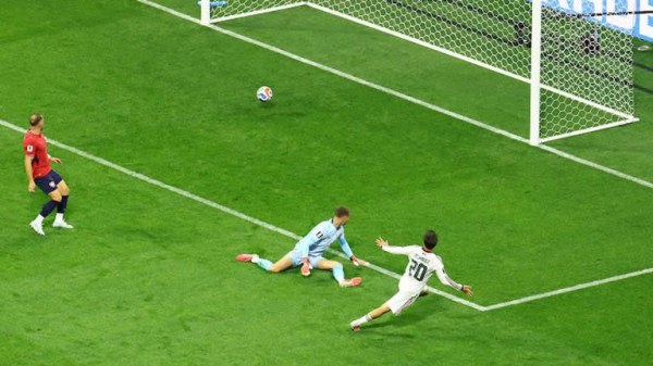 México golea 3-0 a Chequia