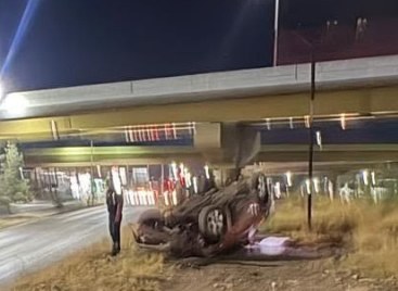 Vuelca en carretera a Cuauhtémoc