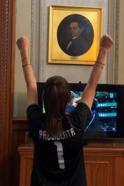 Sheinbaum celebra la victoria de México