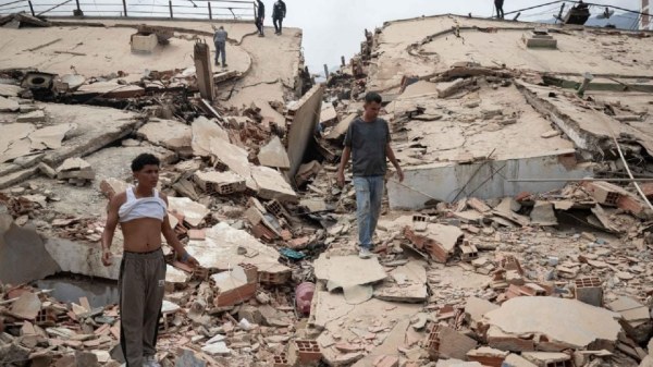 Aumenta a 235 los muertos por los terremotos en Venezuela