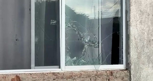 Le balean casa por ladridos de perro