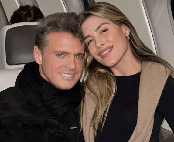 Critican a Michelle Salas por silencio sobre Luis Miguel