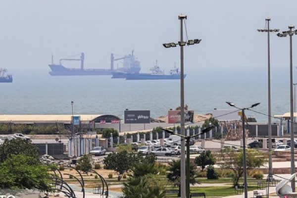 EE. UU. bombardea Irán tras ataque a buque comercial