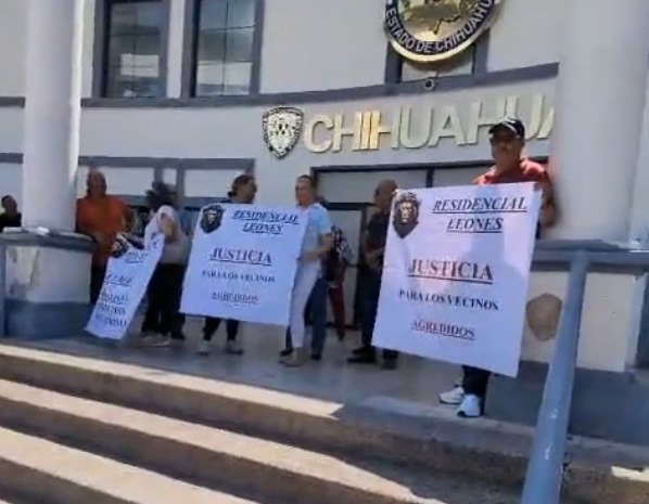 Protestan en Fiscalía por administración de fraccionamiento
