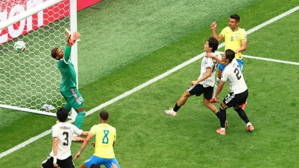 Brasil remonta en el último minuto y elimina a Japón