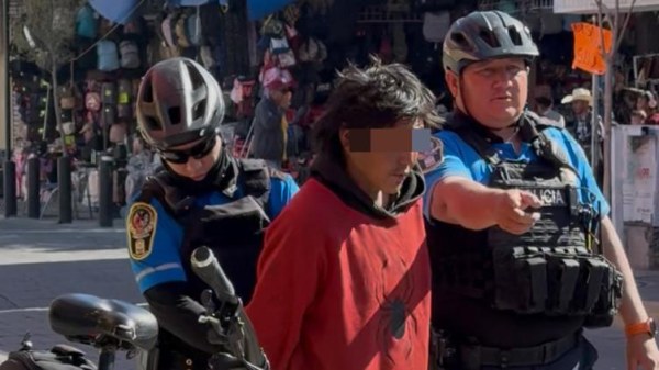 Lo detienen por tomar alcohol en el centro