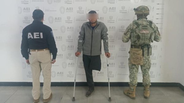 Lo detienen por desmantelar auto con reporte de robo