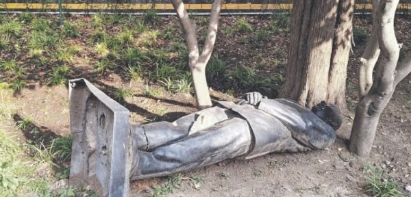 ¡Ni el viento lo quiere! Dejan a Calderón tirado en el suelo