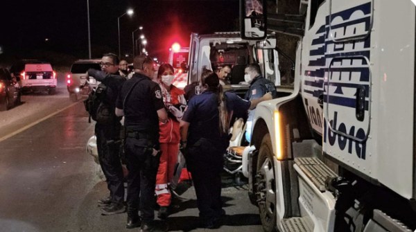 Estatal ebria se mide a golpes con paramédicos