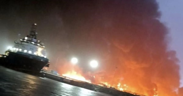 Se registra fuerte incendio en la refinería de Dos Bocas