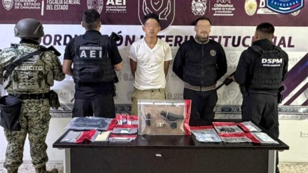 Presentan a detenidos tras cateo en la Nuevo Triunfo