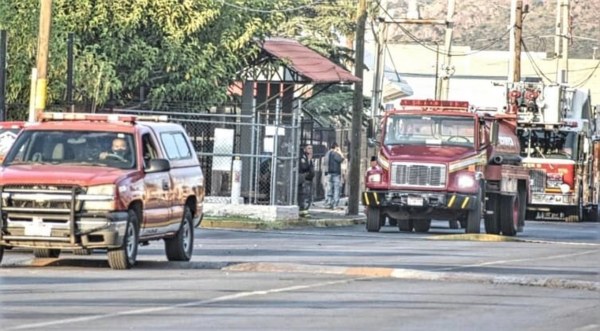 Incendio en patios del ICATECH moviliza a bomberos