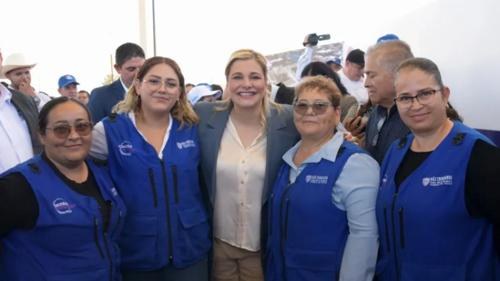 Maru entrega obras en Rosales