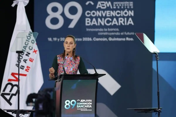 Anuncia Sheinbaum que pago en casetas y gasolineras serán 100% digitales