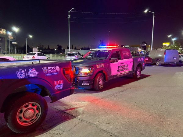 Se agarran a golpes por cajón de Alsuper