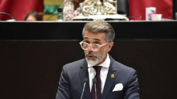 Estalla Sergio Mayer contra medios