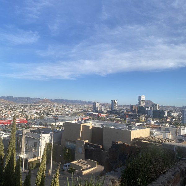 Viernes caluroso : Máxima 31°C  y mínima de 14°C; rayos UV  alto