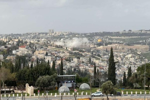 Misil iraní impacta en Jerusalén