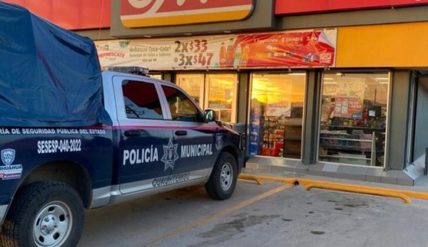 Asalta Oxxo y se lleva cigarros y alcohol