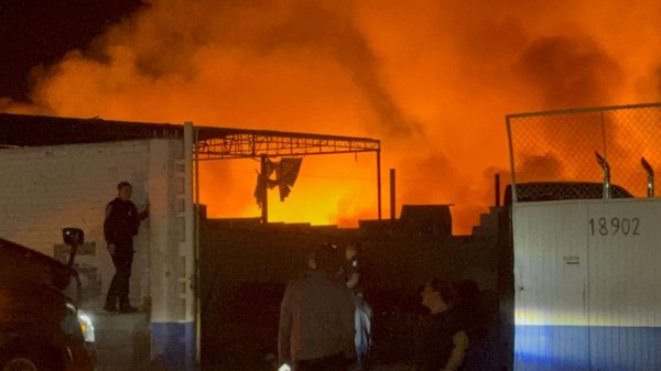 Se incendia fábrica de tarimas