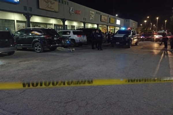 Muere adulto mayor afuera de farmacia