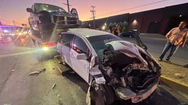 Fuerte choque deja 4 lesionados en carretera a Cuauhtémoc