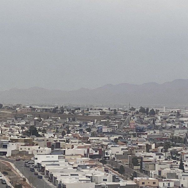 Domingo caluroso: Máxima de 32°C, mínima de 14°C y vientos del noreste de 9 mph.