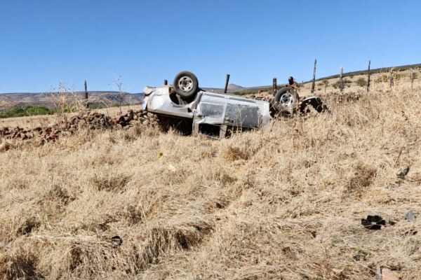 Mueren 4 tras volcadura en carretera a Balleza