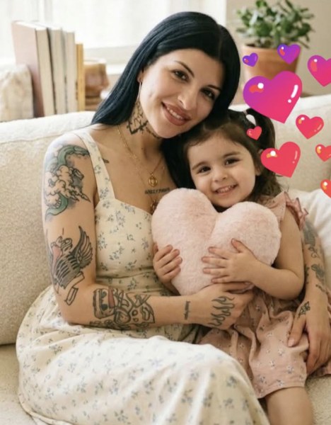 Cazzu responde a posibles demandas de Nodal con álbum completo de fotos de su hija Inti