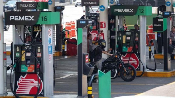 Cruzan de EU a México para cargar gasolina