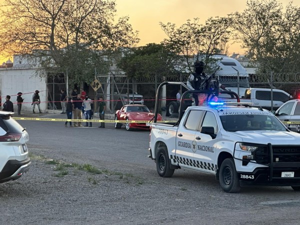 Lo ejecutan en lote de autos