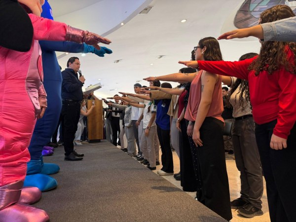 Alan Falomir toma protesta a jóvenes 