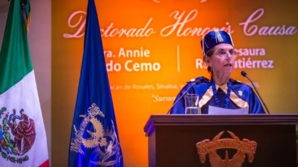 Otorgan doctorado honoris causa a la mamá de Claudia Sheinbaum