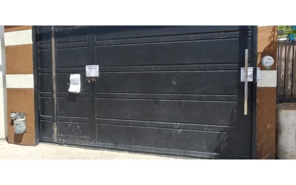 Catean dos casas en El Granjero