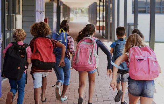 Hoy último día de clases: aumentaron vacaciones a 18 días