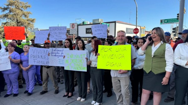 Se manifiestan sindicalizados en ayuntamiento de Cuauhtémoc