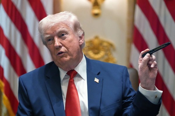 Trump anticipa nuevos cargos criminales contra Maduro