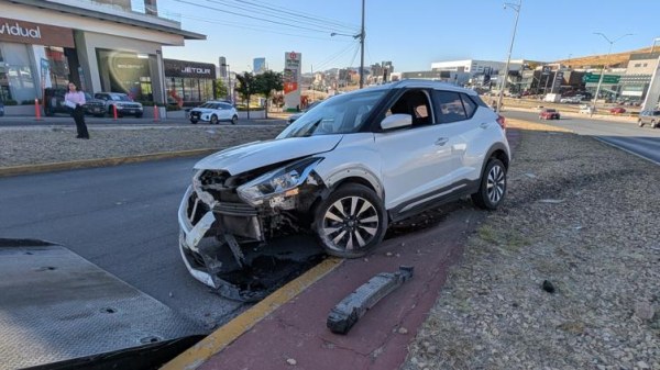 Se accidenta en el Periférico de la Juventud