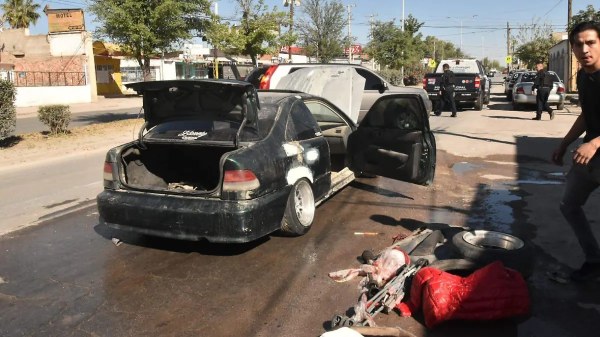 Se incendia auto en la Juan Escutia