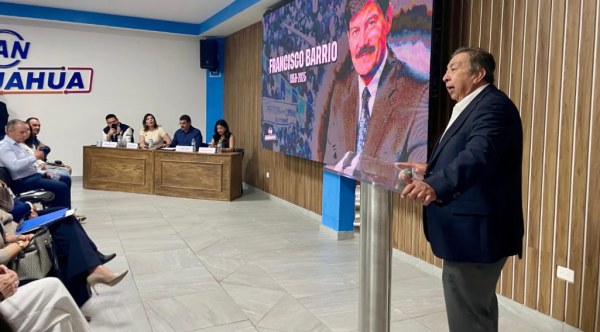 Homenajean a Barrio en sesión del PAN