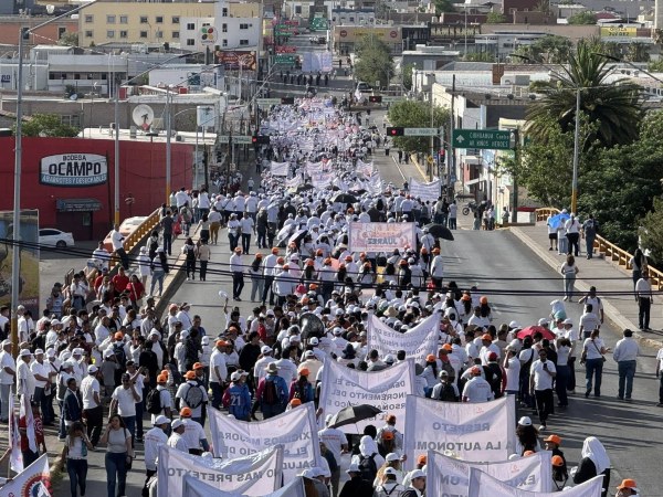 Marchan maestros en el centro